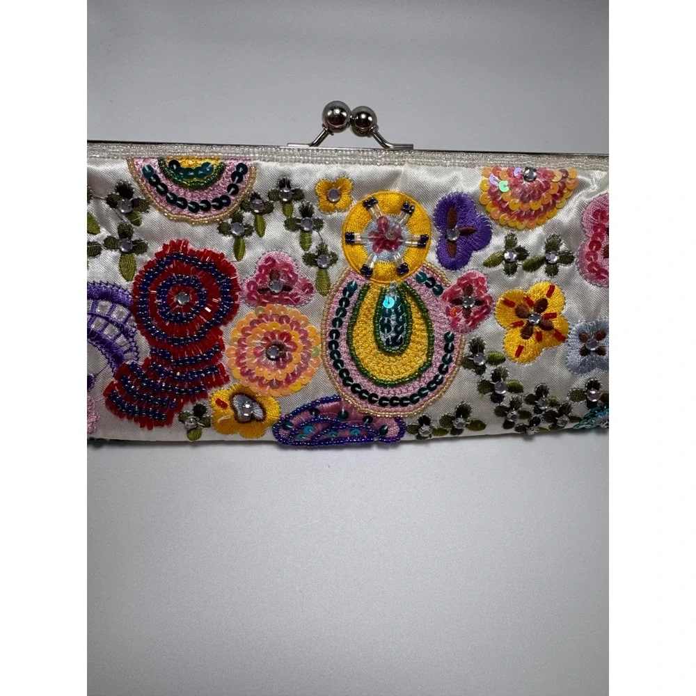 Sassi Cindi Collection Floral Beaded Sequin Clutch Evening Bag Kiss Lock Cream